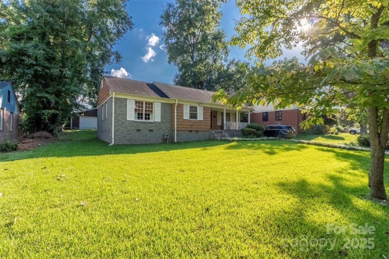 Property image 3 of 3728 Stonehaven Drive in Shamrock Hills, Charlotte, NC 28215