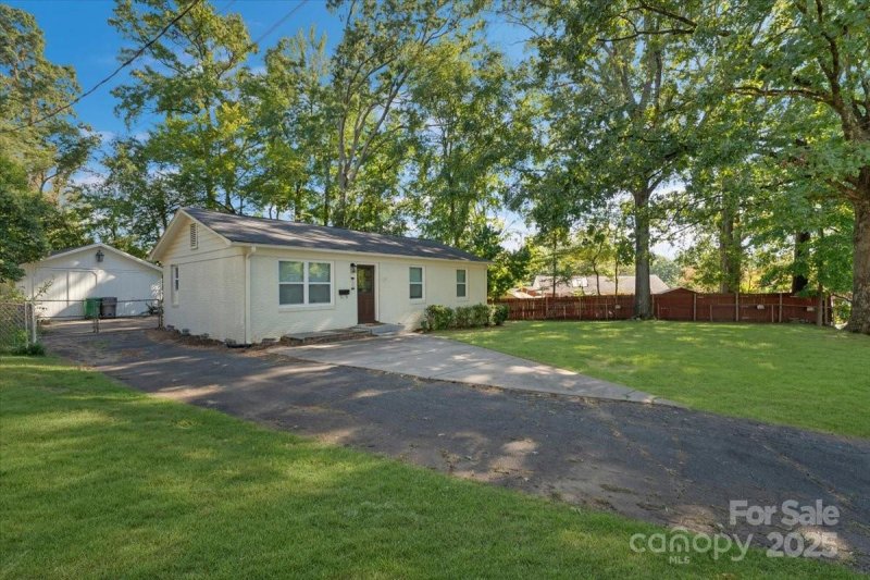 Property image 2 of 1117 Interurban Avenue in Westchester, Charlotte, NC 28208