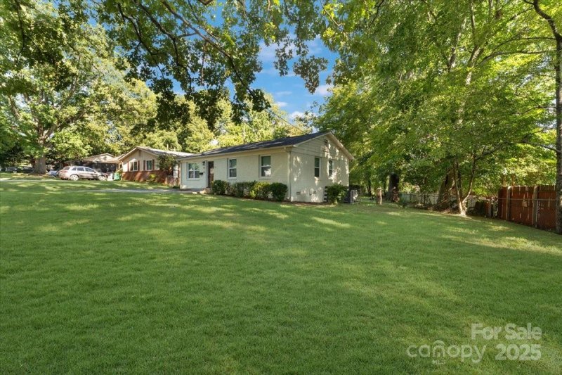 Property image 3 of 1117 Interurban Avenue in Westchester, Charlotte, NC 28208