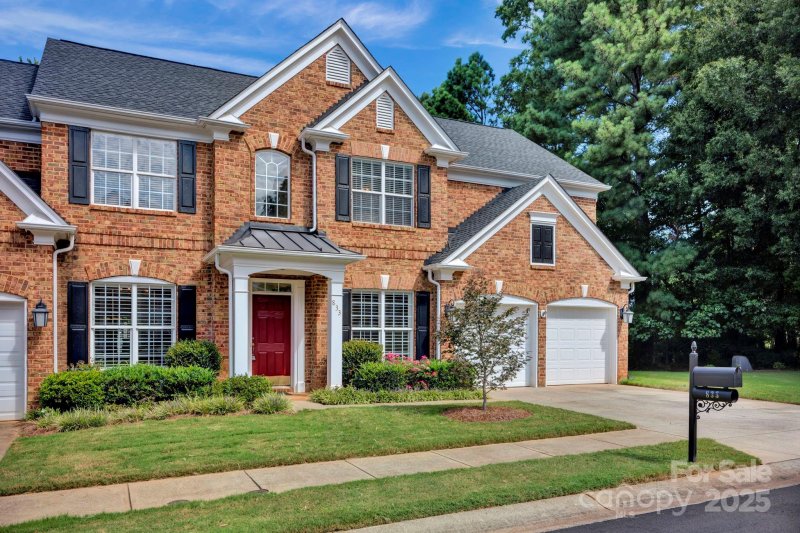 Property image 2 of 833 Treverton Drive in Avington, Matthews, NC 28105