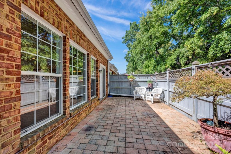 Property image 5 of 833 Treverton Drive in Avington, Matthews, NC 28105