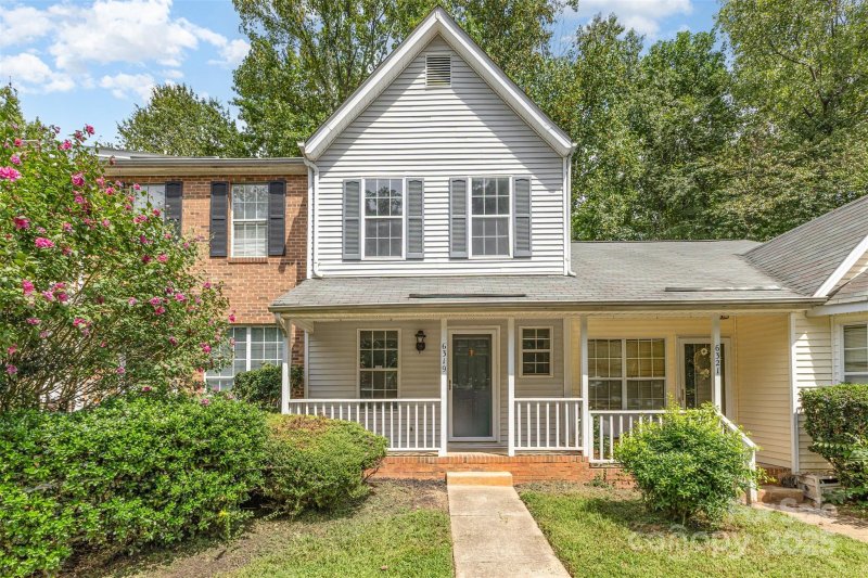 Property image 2 of 6319 Windsor Gate Lane in Windsor Grove, Charlotte, NC 28215