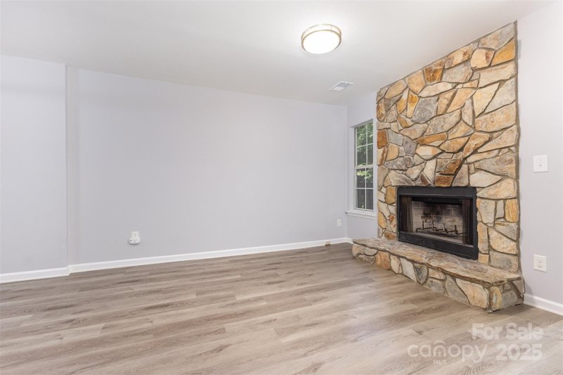 Property image 4 of 6319 Windsor Gate Lane in Windsor Grove, Charlotte, NC 28215