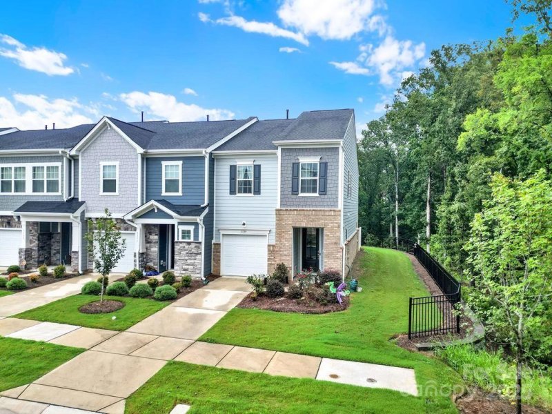 Property image 2 of 1139 Grays Mill Road in Pergola at Farmington, Charlotte, NC 28215