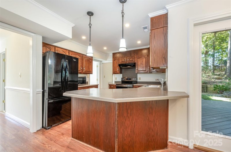 Property image 4 of 1016 Talbot Court in Hampton Green, Matthews, NC 28105