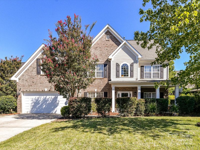 Moss Creek Village, Concord Community