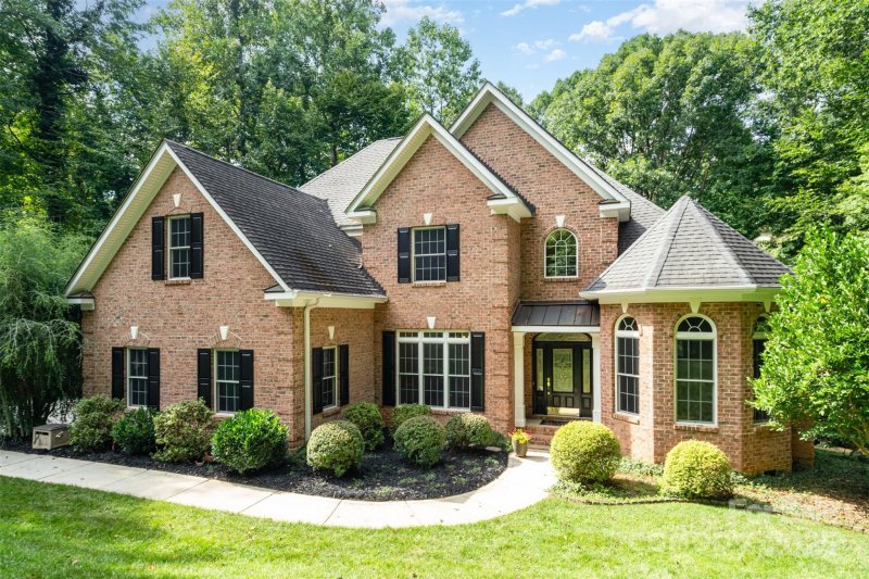 112 Eagle Chase Lane