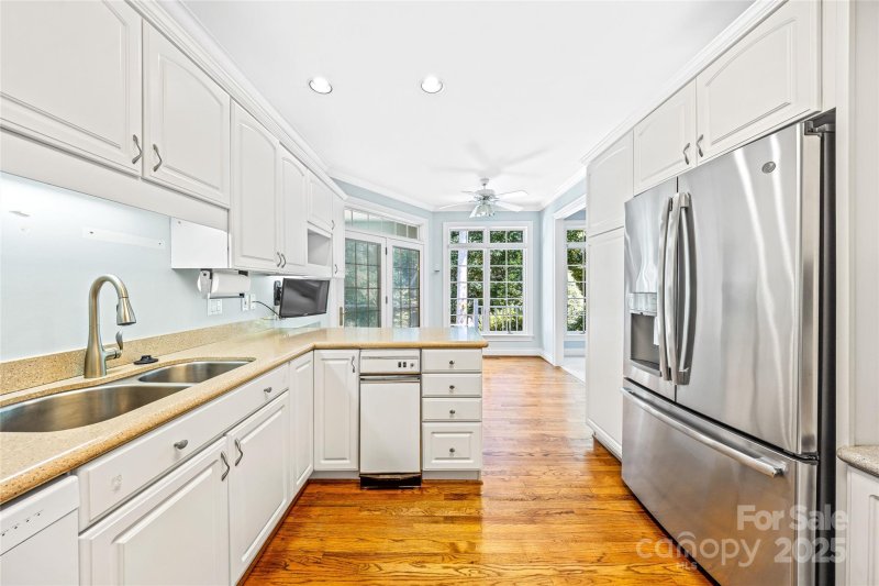 Property image 5 of 28 Clovelly Way in Devonshire, Asheville, NC 28803