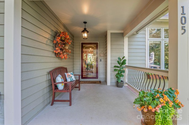 Property image 3 of 105 Weston Place in Weston Heights, Asheville, NC 28803