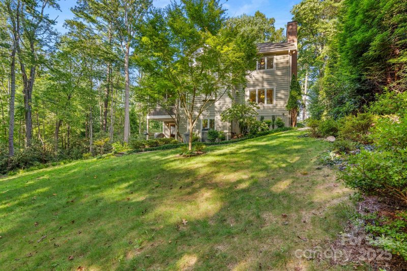 Property image 5 of 105 Weston Place in Weston Heights, Asheville, NC 28803