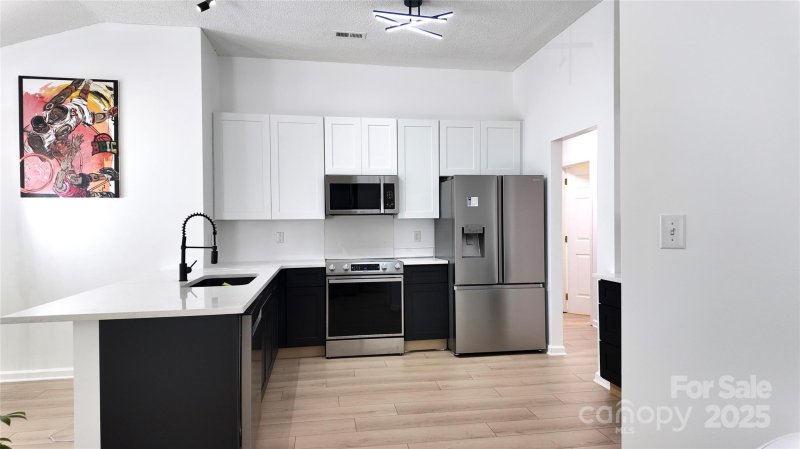 Property image 4 of 10513 Worsley Lane in The Villages Of Leacroft, Charlotte, NC 28269