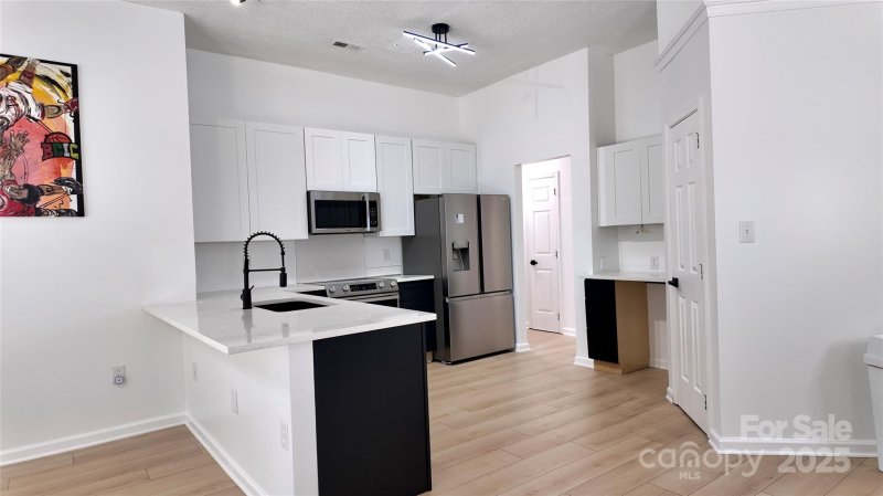 Property image 5 of 10513 Worsley Lane in The Villages Of Leacroft, Charlotte, NC 28269