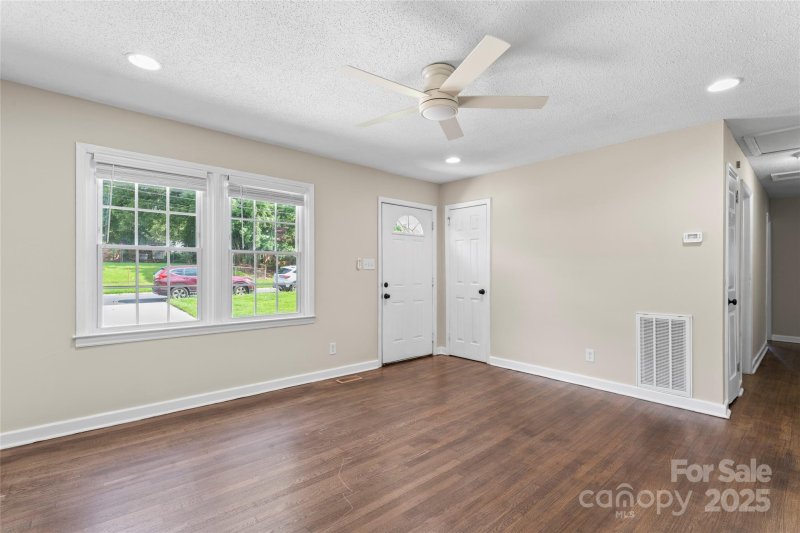 Property image 4 of 3612 Sargeant Drive in Rollingwood, Charlotte, NC 28217