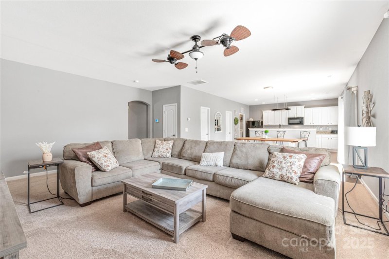 Property image 2 of 8207 Paw Valley Lane in Paw Creek Village, Charlotte, NC 28214