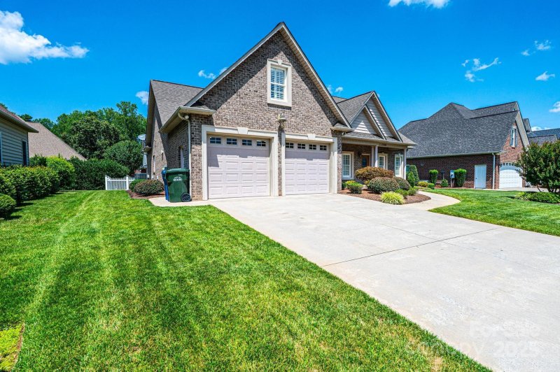 Property image 2 of 1749 30th Avenue Court in Lawsons Creek, Hickory, NC 28601
