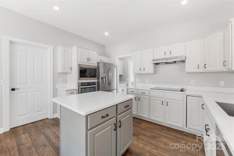 Property image 2 at 606 Meadow Lake Drive, Matthews, NC 28105