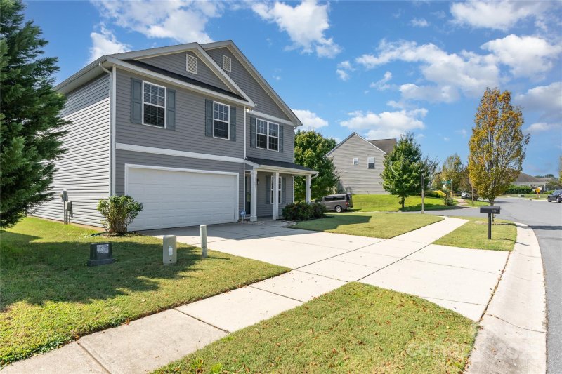 Property image 3 of 1701 Eastway Drive in Spencer Mountain Village, Dallas, NC 28034