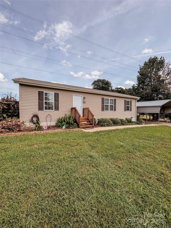 Property image 2 of 1186 Lynn Lane in Doe Run, Catawba, NC 28609