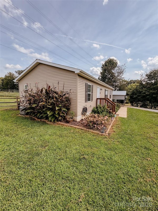 Property image 3 of 1186 Lynn Lane in Doe Run, Catawba, NC 28609