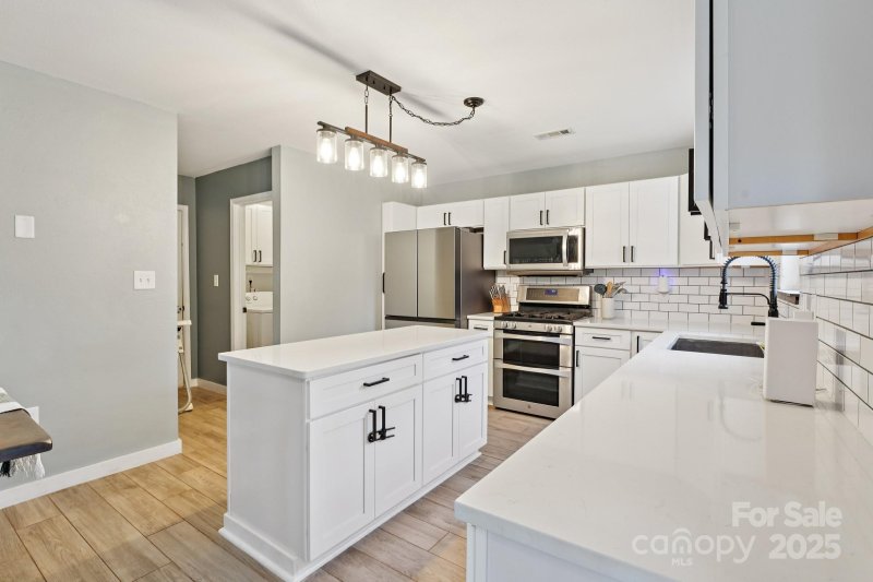 Property image 2 of 10527 River Hollow Court in Catawba River Plantation, Charlotte, NC 28214