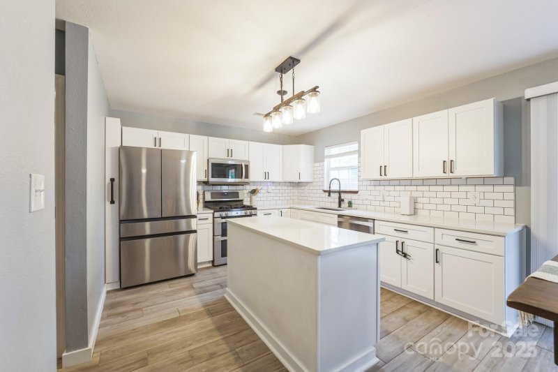 Property image 4 of 10527 River Hollow Court in Catawba River Plantation, Charlotte, NC 28214