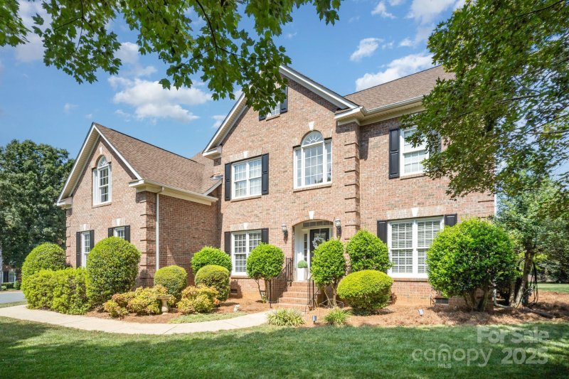 Property image 2 of 8603 Dillingham Court in Hunter Oaks, Waxhaw, NC 28173