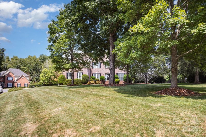 Property image 5 of 8603 Dillingham Court in Hunter Oaks, Waxhaw, NC 28173