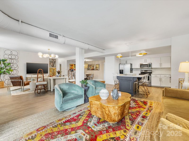 Kimberlee, Charlotte Community