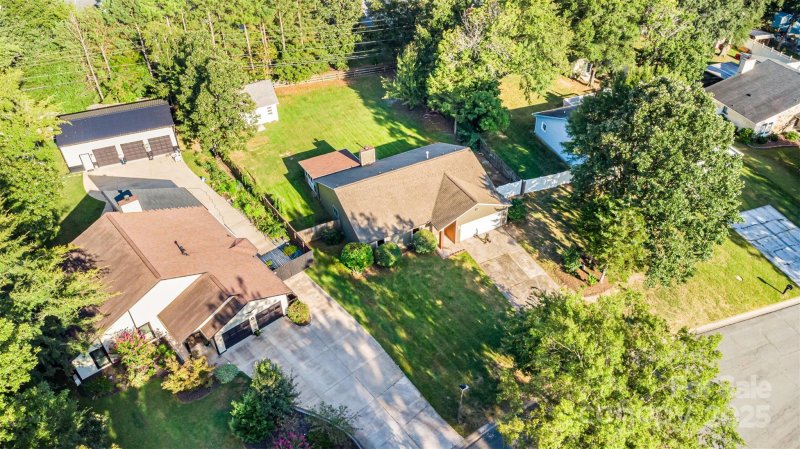 Property image 4 at 10709 Coachman Circle, Charlotte, NC 28277