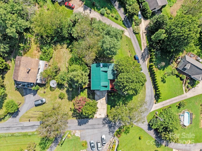 Property image 2 of 201 Acorn Lane in Oak Park, Clyde, NC 28721