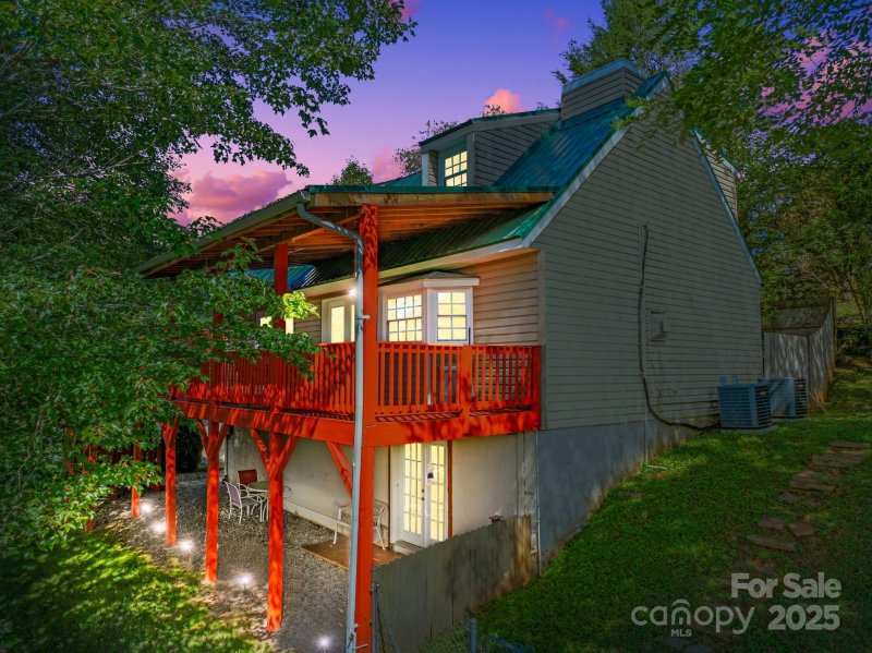 Property image 4 of 201 Acorn Lane in Oak Park, Clyde, NC 28721