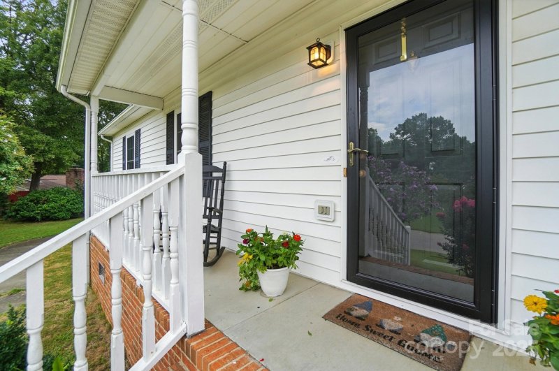 Property image 3 of 1670 Midbrook Drive in Midbrook, Rock Hill, SC 29732