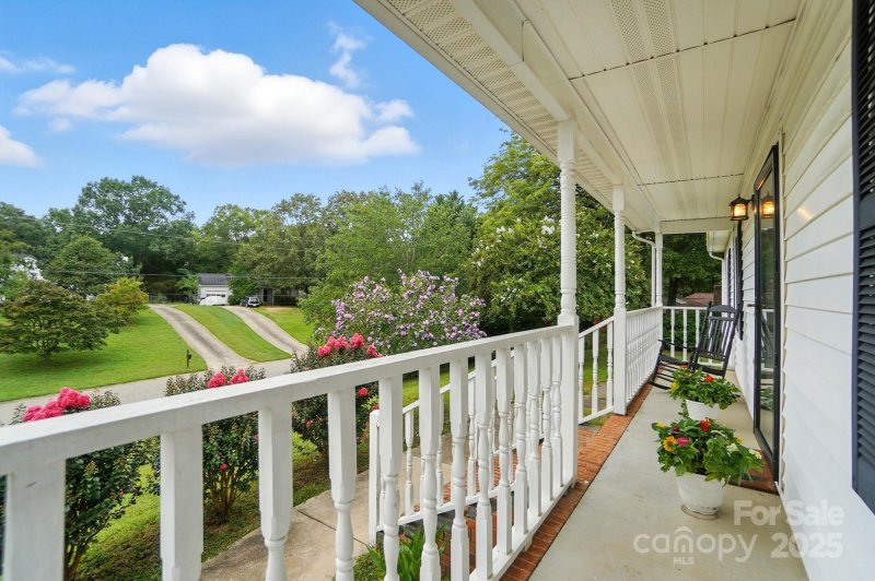 Property image 4 of 1670 Midbrook Drive in Midbrook, Rock Hill, SC 29732