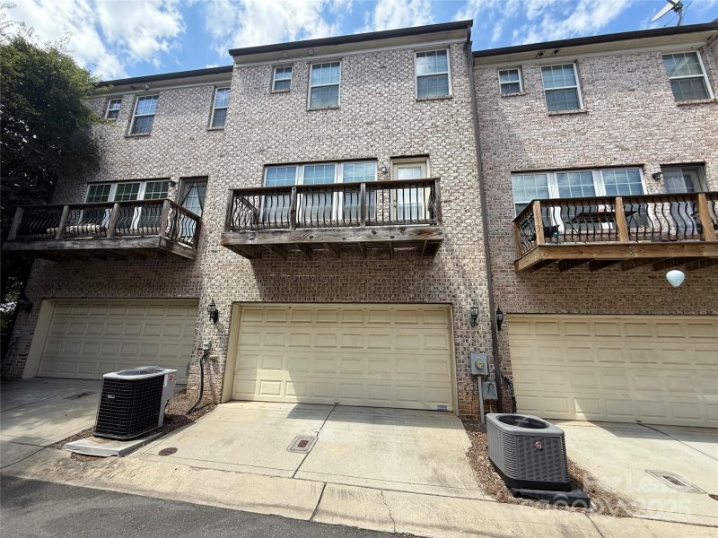 Property image 2 of 237 N Irwin Avenue in Fourth Ward, Charlotte, NC 28202