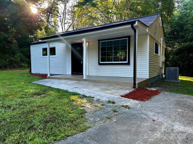 Property image 3 of 819 Circle View in Green Acres, Gastonia, NC 28054