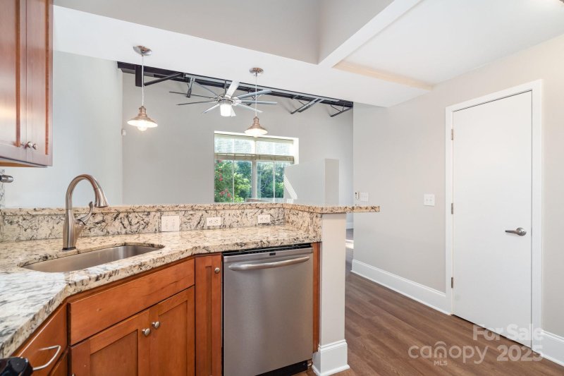 Property image 5 at 3920 Sharon Road, Charlotte, NC 28211