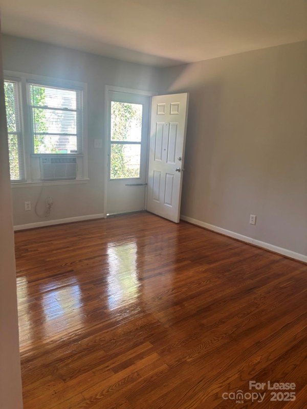 Property image 2 of 218 Grandin Road in Wesley Heights, Charlotte, NC 28208