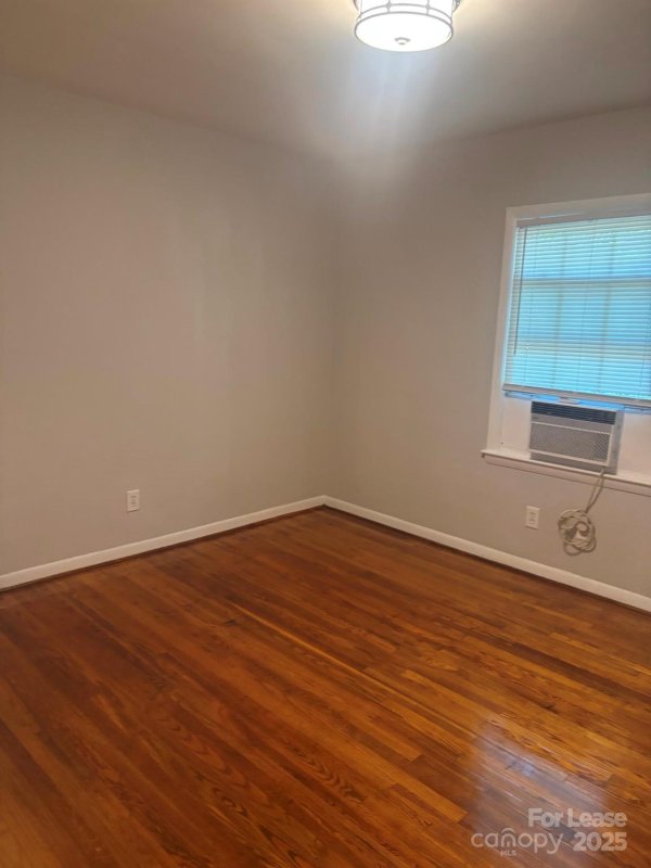 Property image 3 of 218 Grandin Road in Wesley Heights, Charlotte, NC 28208