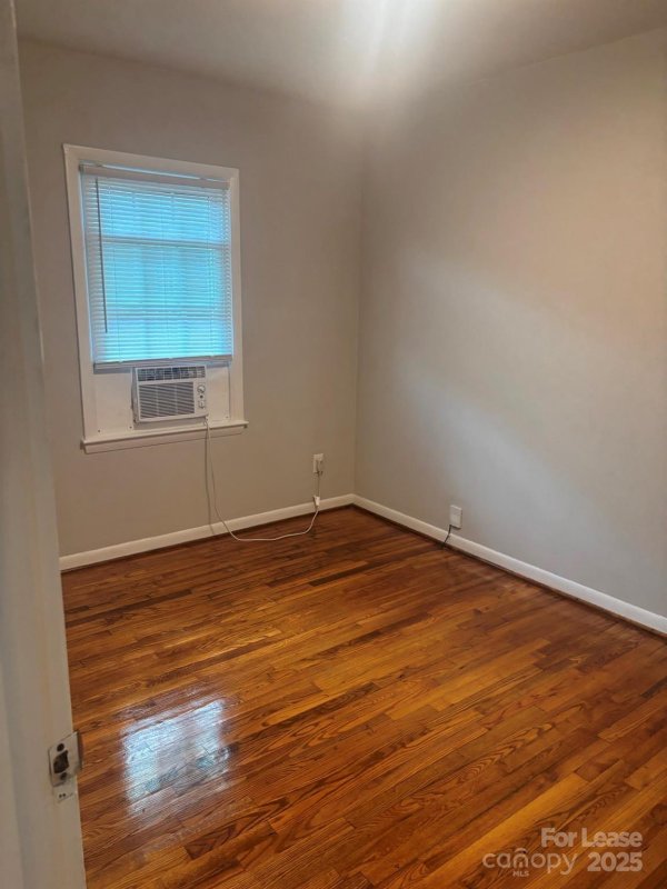 Property image 4 of 218 Grandin Road in Wesley Heights, Charlotte, NC 28208