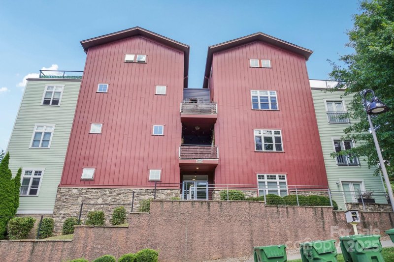 Property image 2 of 400 N Skyloft Drive in Skyloft Condos, Asheville, NC 28801