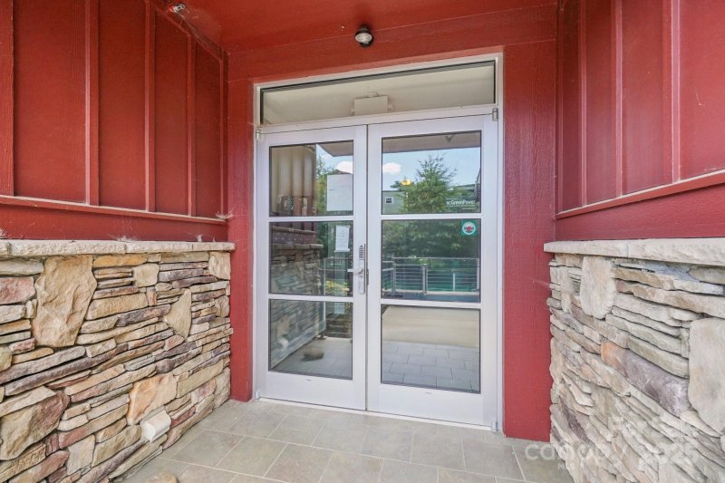 Property image 5 of 400 N Skyloft Drive in Skyloft Condos, Asheville, NC 28801