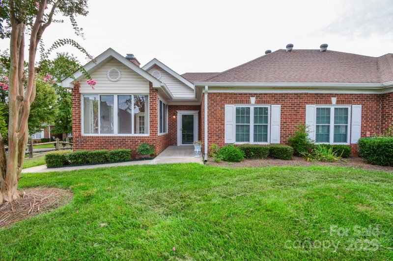 Property image 2 of 11929 Ludwell Branch Court in Windsor Oaks, Charlotte, NC 28277