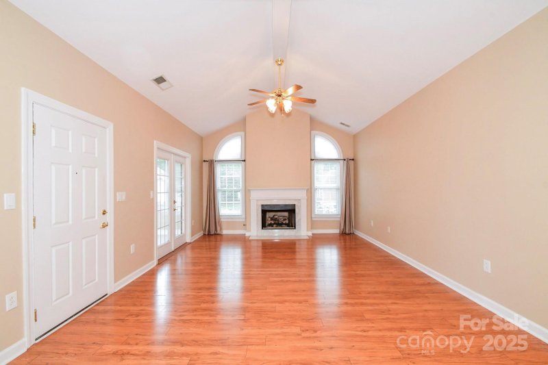 Property image 5 of 11929 Ludwell Branch Court in Windsor Oaks, Charlotte, NC 28277