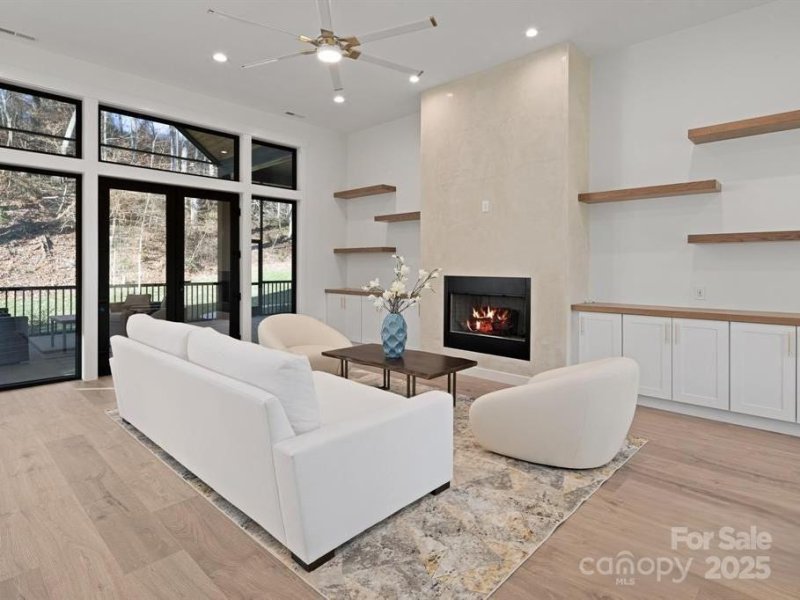 Property image 3 of 407 Melnick Terrace in Keswick Hills, Asheville, NC 28803