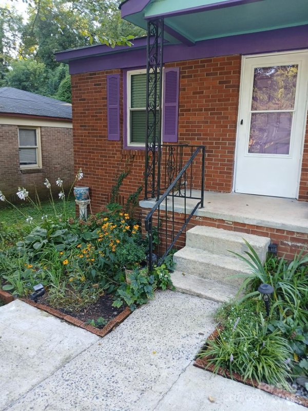 Property image 2 of 1609 Taylor Avenue in Biddle Heights, Charlotte, NC 28216