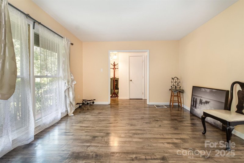 Property image 5 of 6827 David Avenue in Forest Pawtuckett, Charlotte, NC 28214