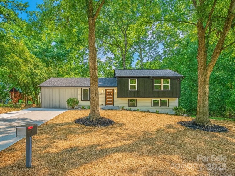 6811 Rollingridge Drive