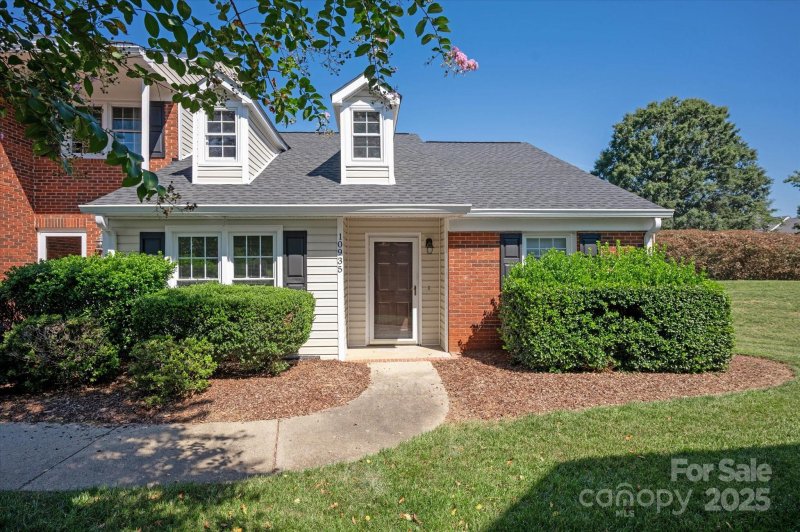 Property image 2 of 10935 Winterbourne Court in Kensington At Raintree, Charlotte, NC 28277