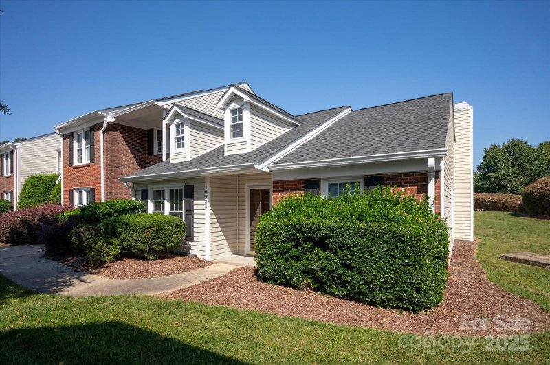 Property image 3 of 10935 Winterbourne Court in Kensington At Raintree, Charlotte, NC 28277