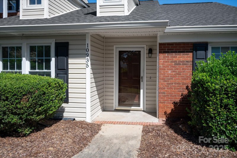 Property image 4 of 10935 Winterbourne Court in Kensington At Raintree, Charlotte, NC 28277